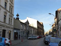 fragment ul. Łobzowskiej w okolicy dawnego kościoła św. Piotra Małego, niski budynek po lewej to obecny kościół zmartwychwstańców